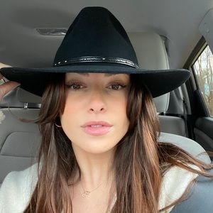 Meet your Posher, Madeleine